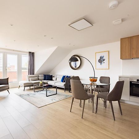 Apartamento Charles Hope Staines Centre Exterior foto